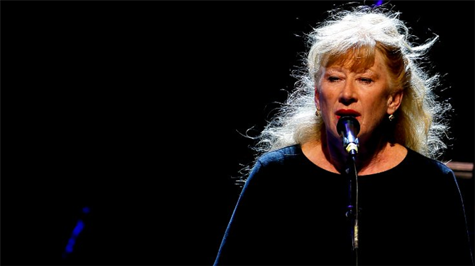 Loreena Mckennitt İle Sihirli Bir Ormana Yolculuk!