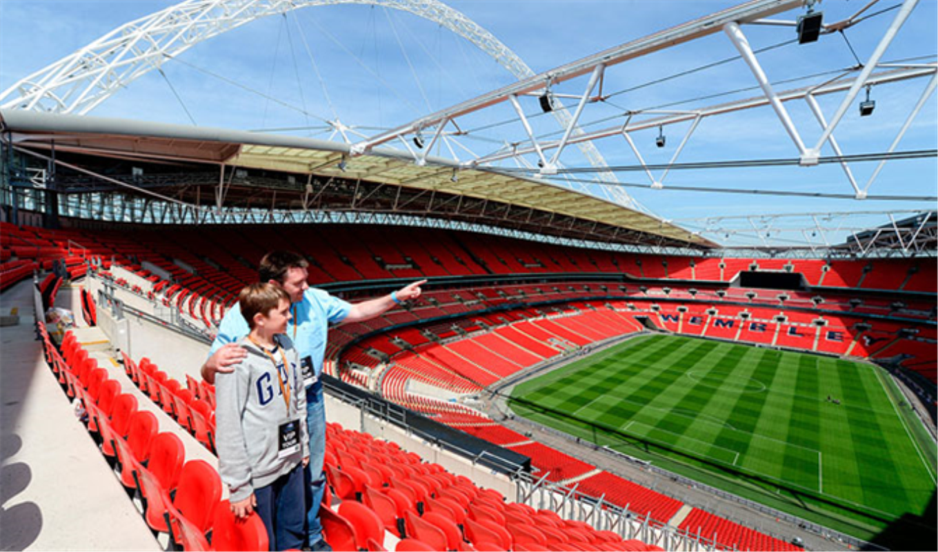 Stadium tour. Стадион Уэмбли. Вемблей стадион Лондон. Футбольный стадион Уэмбли в Англии. Уэмбли Арена Лондон.