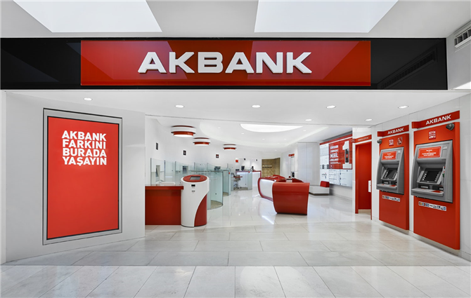 Akbank, 5 Günde Nakit Kredi İmkanı Sunarak Vatandaşları Sevindiriyor