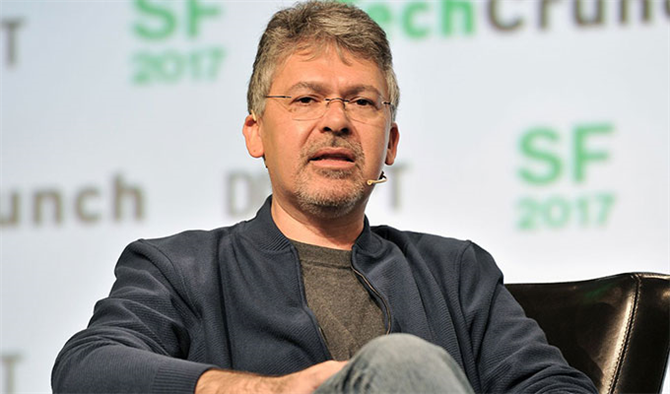 Apple, Siri'yi Güçlendirmek İçin Google'ın Yapay Zeka Müdürünü Transfer Etti