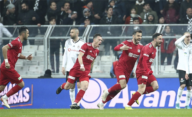 Beşiktaş Sivasspor 1 2 maç özeti izle Geniş Özet Lider Şampiyonluğa gidiyor