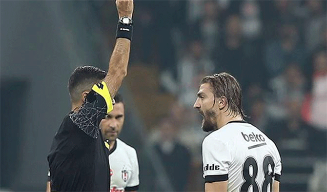 Beşiktaş'a Şok! Yıldız Futbolcusu İçin 2 Yıl Hapis Cezası İsteniyor