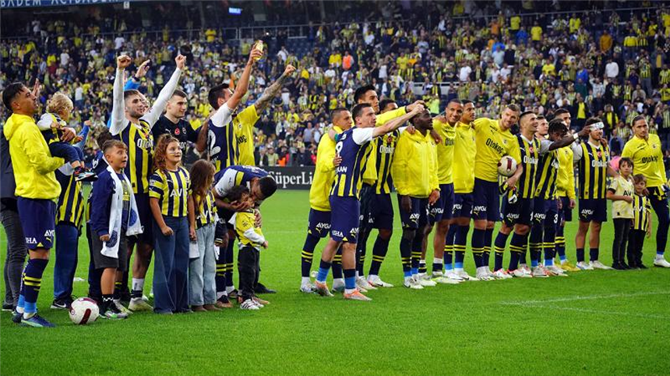 Fenerbahçe 14 maçtır yenilmiyor! Taraftarın yüzü gülüyor!