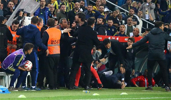 Fenerbahçe Beşiktaş Maçı Devam Edecek Mi? Yoksa Maç İptal Mi (Hükmen) Olacak?