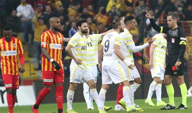 Fenerbahçe Kayseri'de ağır yaralı