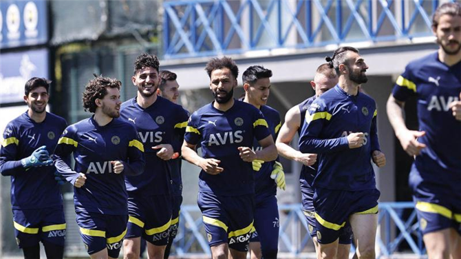 Fenerbahçe'nin Yeni Teknik Direktörü Belli Oldu: Trabzonspor'un Efsane İsmi Fenerbahçe'ye Geçiyor!