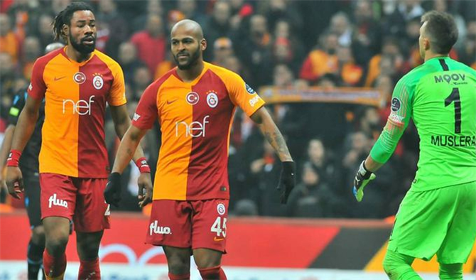 Galatasaray'da Bir Günde 3 Sakatlık! Kaleci Defans ve Forvet hepsi sakatlandı