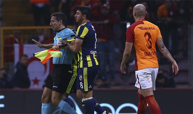 Galatasaray'dan Fenerbahçe Savunması