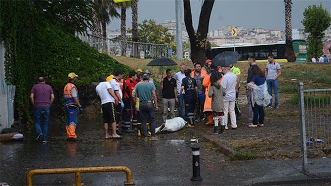 İstanbul'da sağanak yağış can aldı! Unkapanı alt geçitte cansız bir beden bulundu