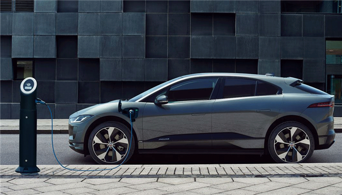 Jaguar İlk Elektrikli SUV Aracını Tanıtıyor