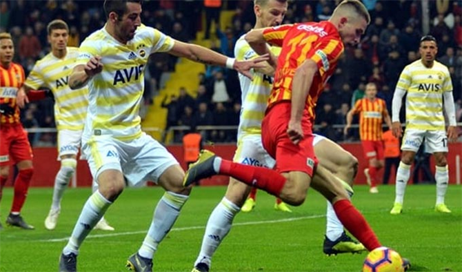 Kayserispor Fenerbahçe'yi devirdi