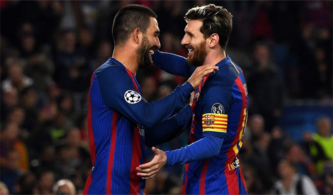 Lionel Messi Arda Turan ile Neden Konuşmuyor?
