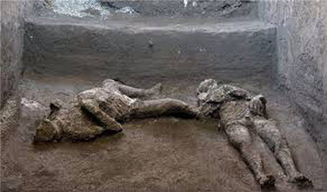 Pompei'de, Patlayan Yanardağdan Kaçmaya Çalışırken Kül Olan 2 Ceset Ortaya Çıktı