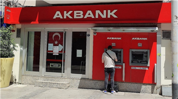 Akbank 90.000 TL Borç Kapatma ve Transfer Kredisi Müjdesi Verdi, Banka Kapılarını Ağzına Kadar Açtı