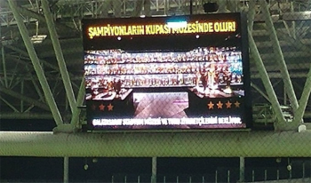 Galatasaray Trabzonspor Maçında Türk Telekom Arena'da Skorboard Göndermesi