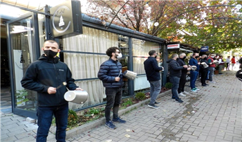 Kosova'da Koronavirüs Protestosu! Tencere Tavalar İle Alkış Tutuldu