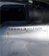 Tommy Hilfiger Mercedes AMG Petronas Motorsport'un Resmi Giyim Sponsoru Oldu