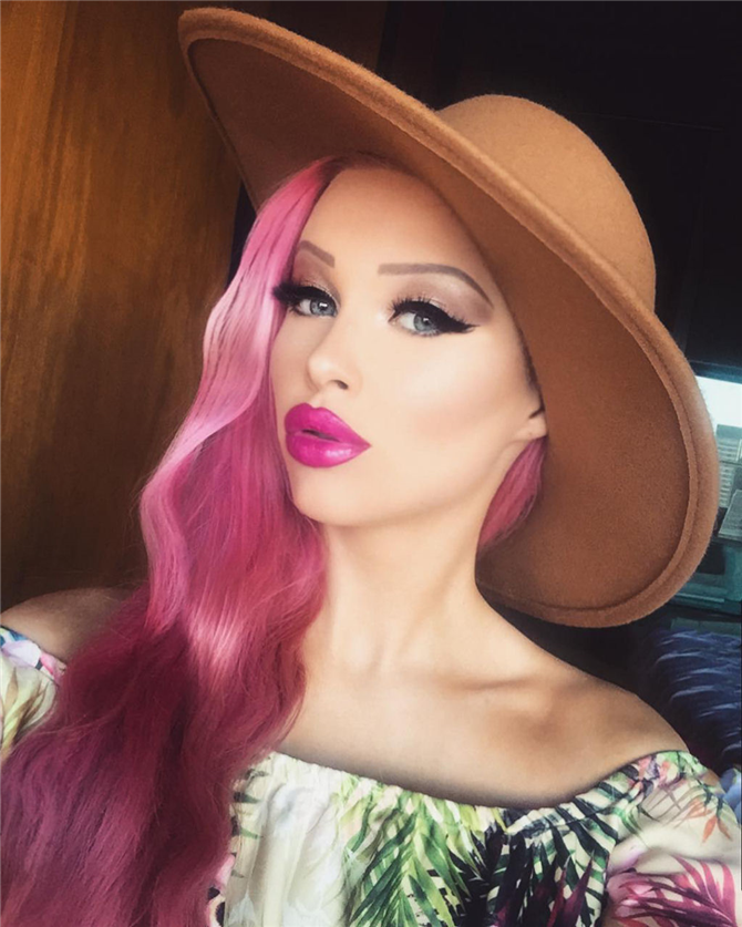 Barbie Bebeğe Benzemek İçin Servet Harcıyor