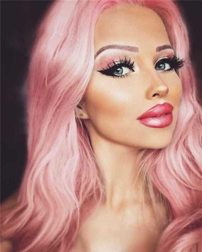 Barbie Bebeğe Benzemek İçin Servet Harcıyor