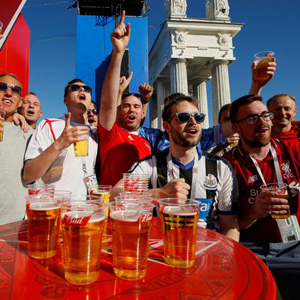 UEFA Şampiyonlar Ligi ve Avrupa Ligi maçlarındaki içki yasağını kaldırdı. Sence?