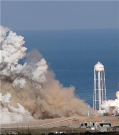 Elon Musk'ın Falcon Heavy Roketi ve Tesla Otomobili Uzaya Fırlatıldı