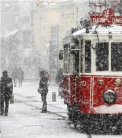 İstanbul'da kar yağışı başladı! İstanbul'da Yarın Okullar Tatil mi? İstanbul Valiliği 27 Aralık Kar Tatili Açıklaması