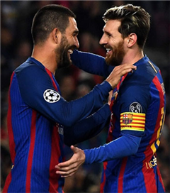 Lionel Messi Arda Turan ile Neden Konuşmuyor?