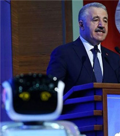 Bakan Ahmet Arslan Sözünü Kesen Robot'a Sinirlendi