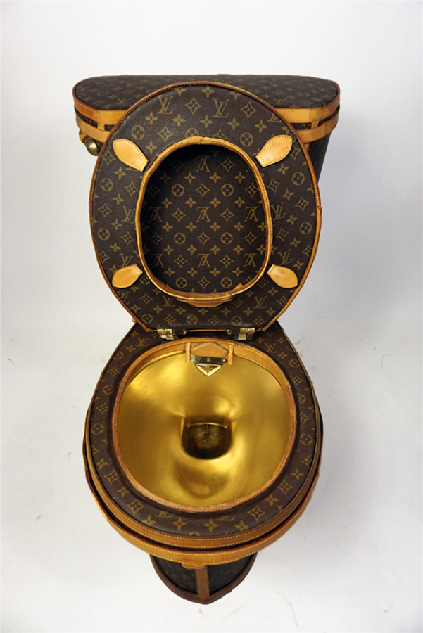 Altından Loo-uis Vuitton Tuvaleti