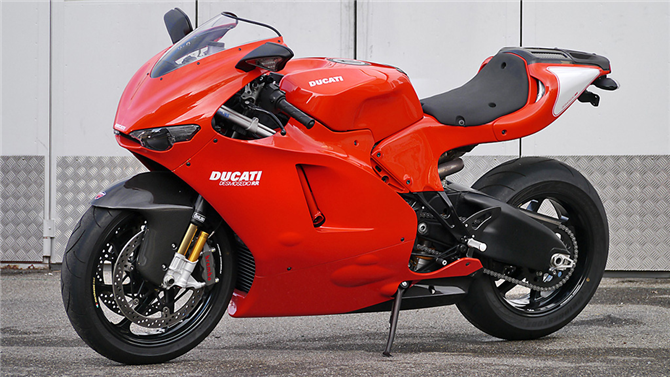 Ducati Desmosedici D16RR NCR M16 - (232 bin dolar)